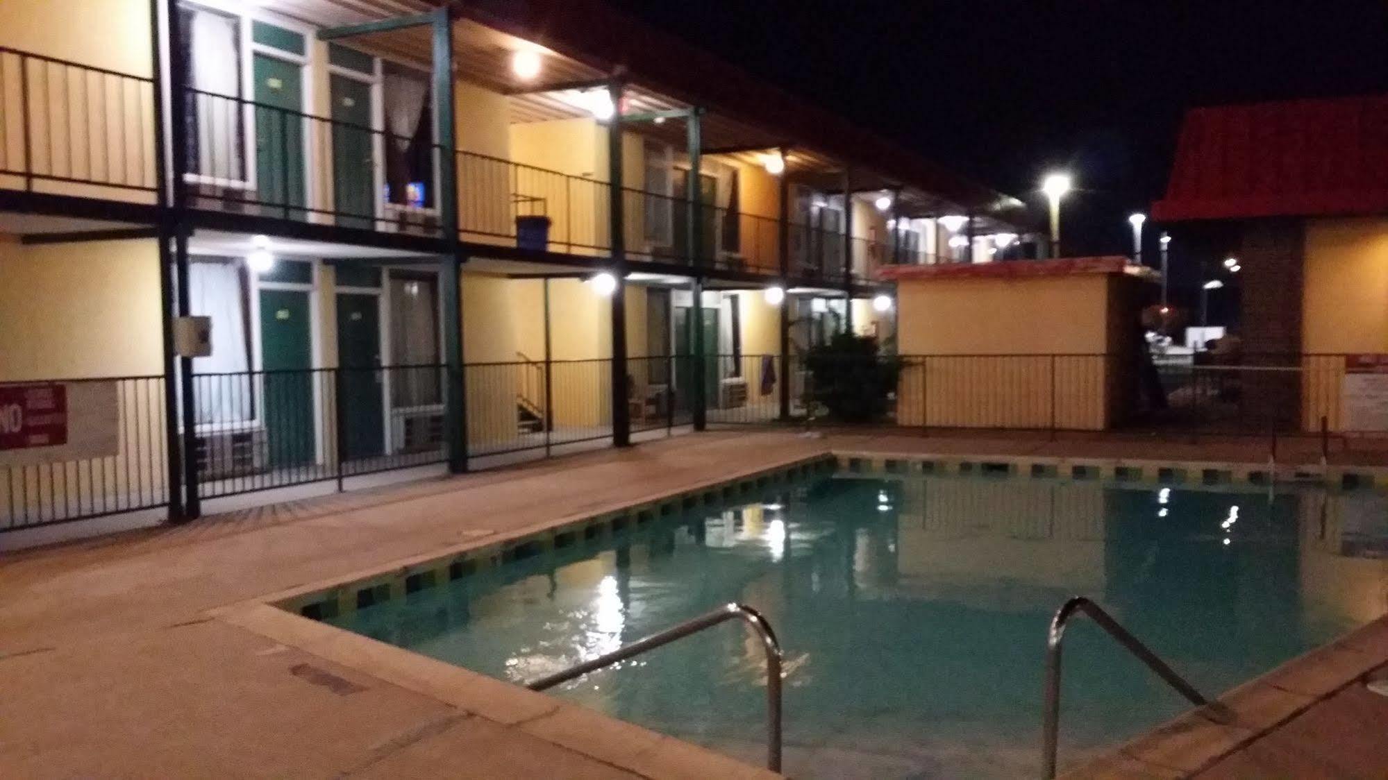 West Texas Inn & Suites Midland Buitenkant foto