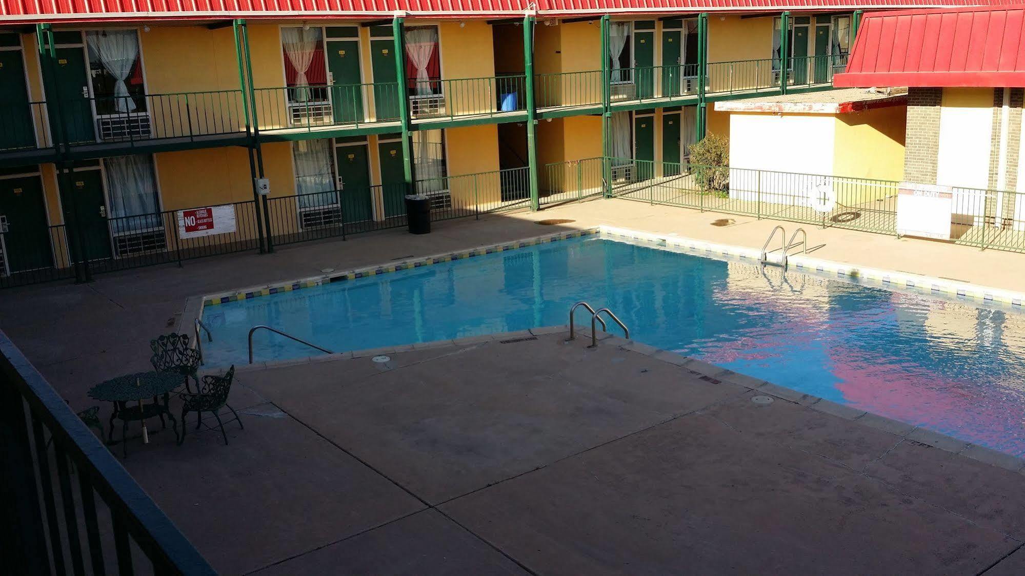West Texas Inn & Suites Midland Buitenkant foto